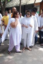 Manisha Koirala at Ashok Mehta_s funeral in Mumbai on 17th Aug 2012 (108).JPG